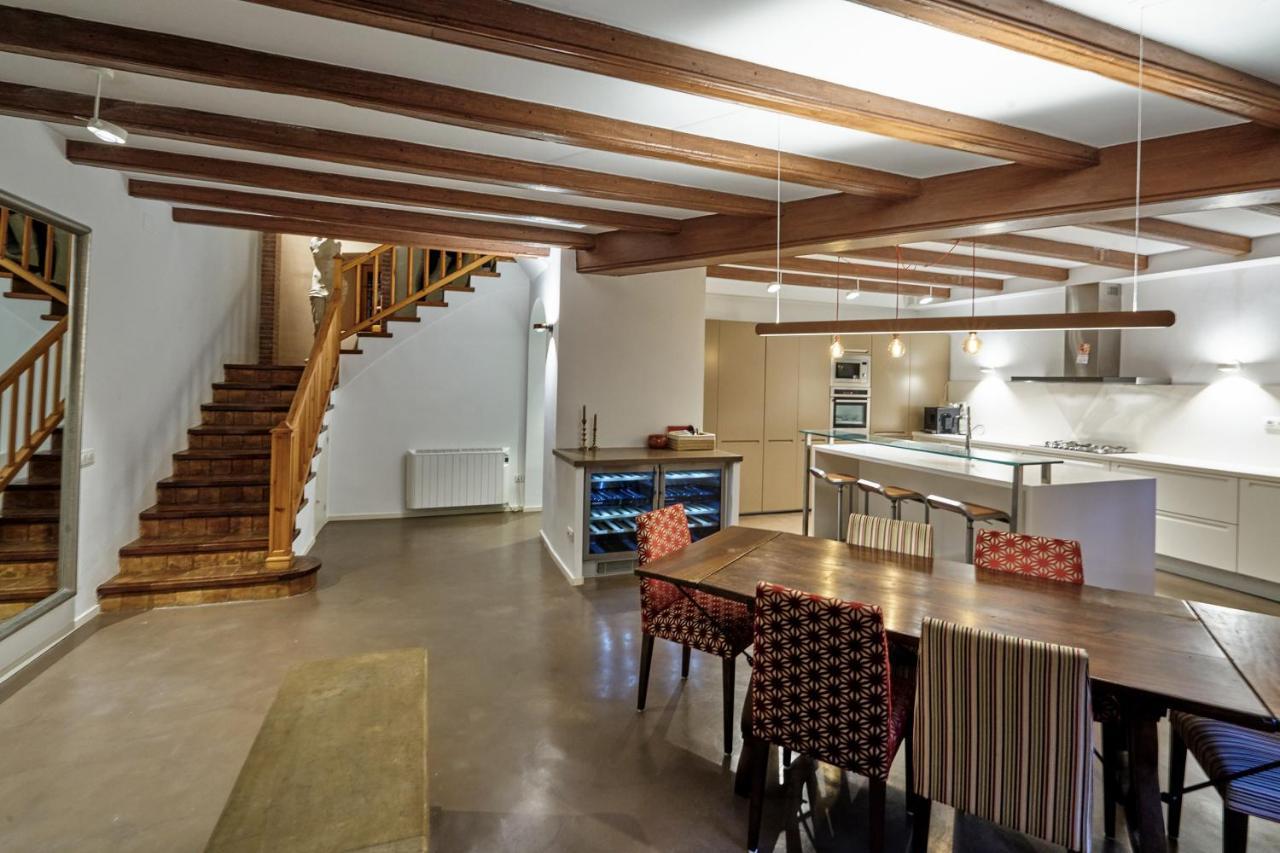 The Corner House Of - A Stroll From The Beach, In The Heart Of The Old Town *
