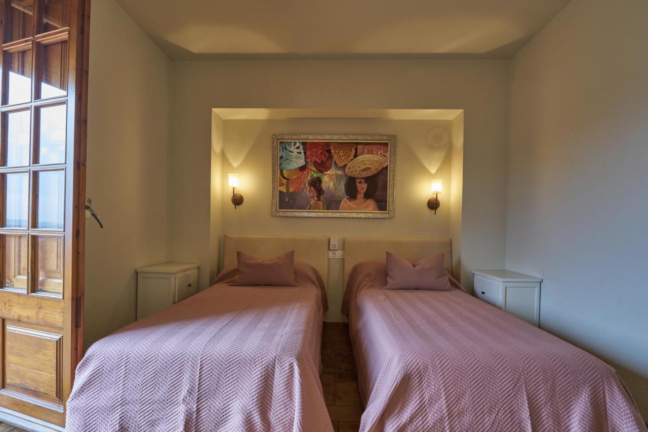 Apartment The Corner House Of - A Stroll From The Beach, In The Heart Of The Old Town *